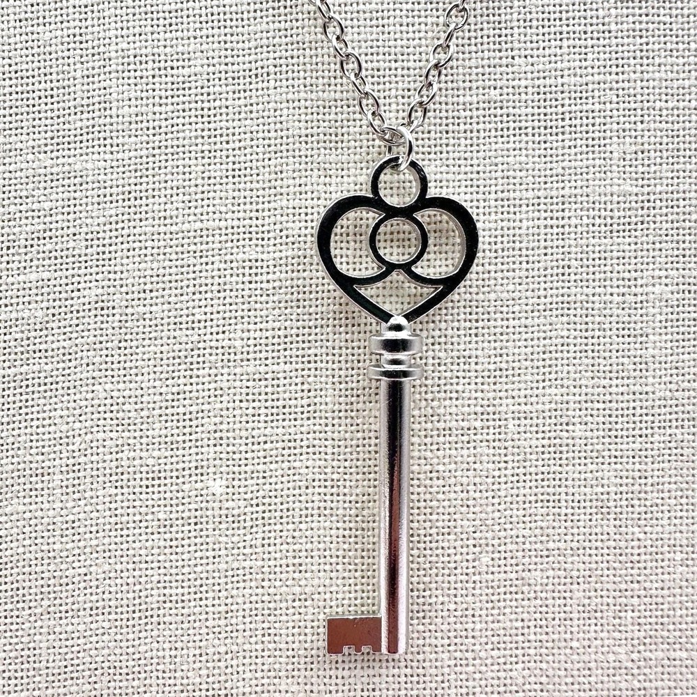 Vintage Y2K Silver Tone Heart Skeleton Key Pendant Necklace Boho Retro Jewelry